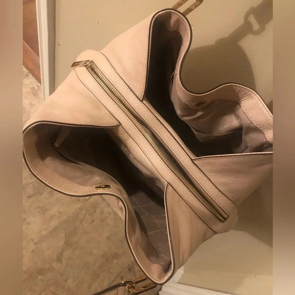 Michael Kors Raven tote bag in soft pink - Picture 13 of 16